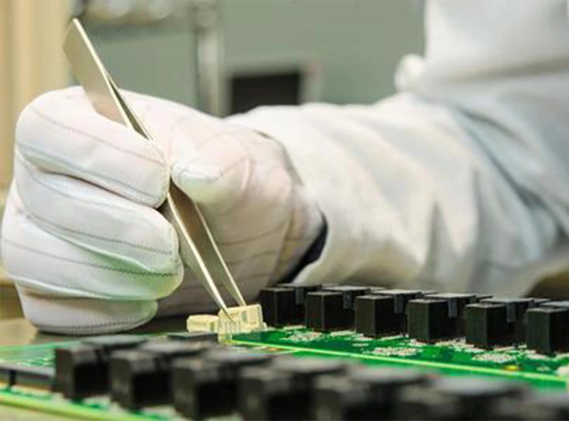 Varför är ESD -pickaren viktig inom området elektroniska experiment?